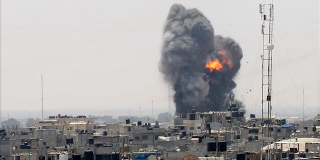 İsrail ordusu Gazze'de Hamas'a ait bir hedefi bombaladı
