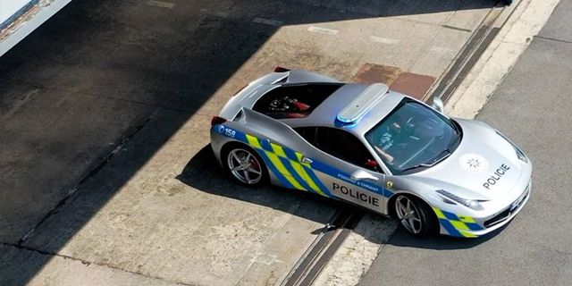 Çekya'da el konulan Ferrari polis aracı yapıldı