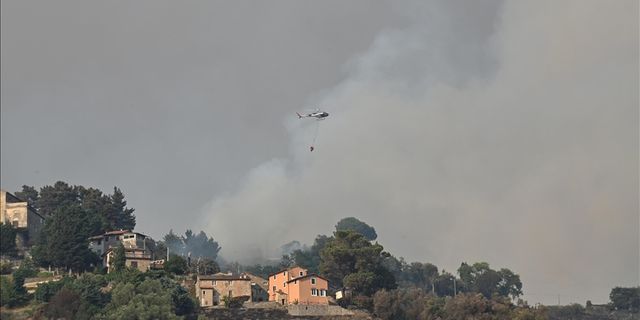 İtalya-Slovenya sınırındaki orman yangını 25 aileyi yerinden etti