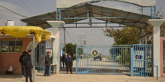 İşgalci İsrail'in güvenlik gerekçesiyle kapadığı Erez Sınır Kapısı yeniden açıldı