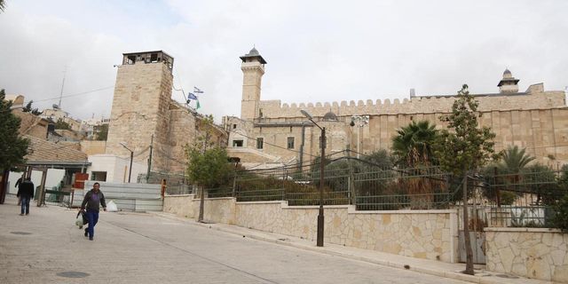 Fanatik işgalci Yahudi yerleşimcilerden Harem-i İbrahim Camisi'ne baskın
