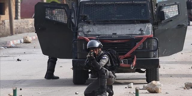 İsrail askerleri Batı Şeria'da 14 Filistinliyi gözaltına aldı