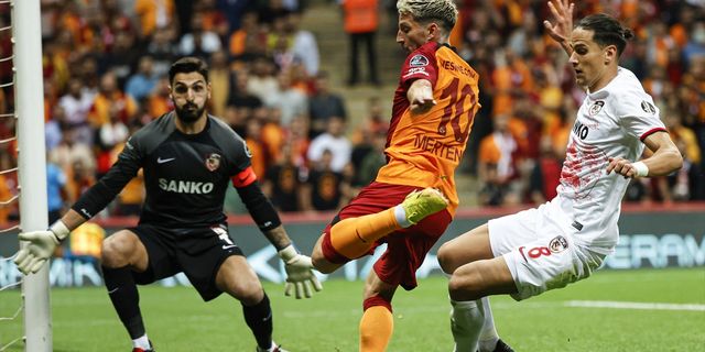 10 kişi Galatasaray 3 puanı almayı bildi!