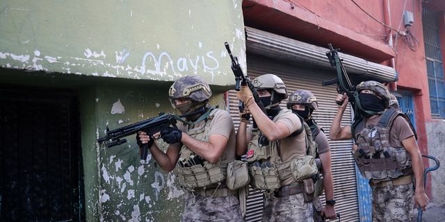 Mersin'de 10 DEAŞ şüphelisinin yakalanmasına yönelik operasyon başlatıldı