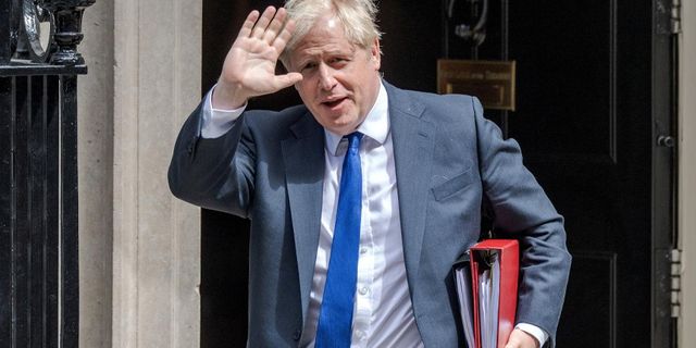 İngiltere'de ibre Boris Johnson'a döndü