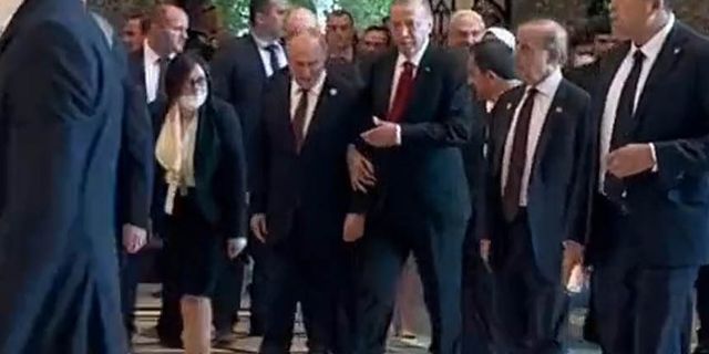 Başkan Erdoğan ve Putin kol kola yürüdü