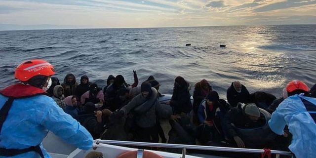 Türk kara sularına itilen 114 düzensiz göçmen kurtarıldı