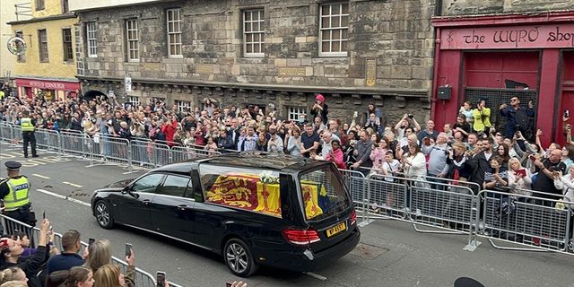Kraliçe Elizabeth'in cenazesi Edinburgh'a götürüldü