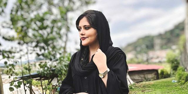 İran'da başörtüsü kurallarına uymadığı gerekçesiyle gözaltına alınan genç kız öldü