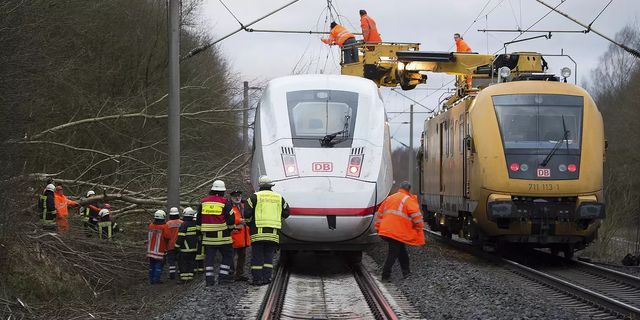 Almanya’nın kuzeyinde teknik sebepten dolayı tren seferleri durdu