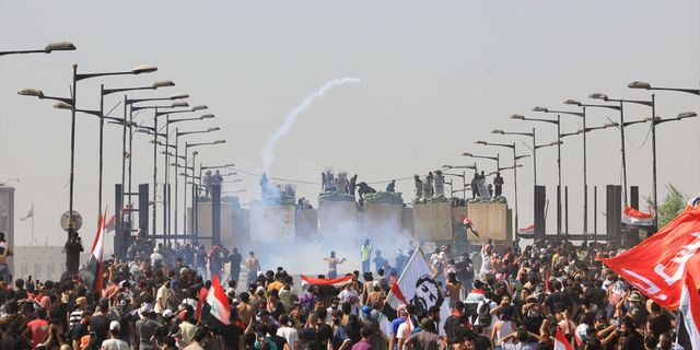 Bağdat’ta göstericilere biber gazlı müdahale