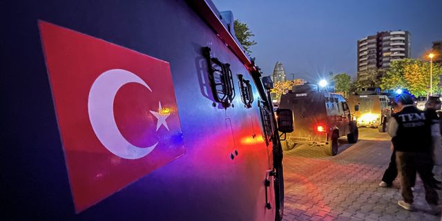 Mersin Büyükşehir Belediyesi'nde çalışan otobüs şoförü 'PKK' soruşturmasında tutuklandı
