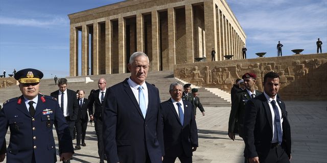 İsrail Savunma Bakanı Gantz, Anıtkabir'i ziyaret etti