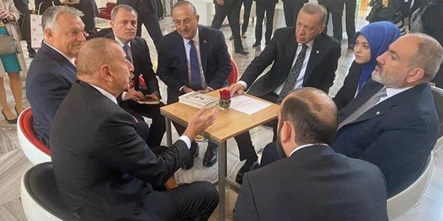 Başkan Erdoğan, Aliyev ve Paşinyan aynı masada