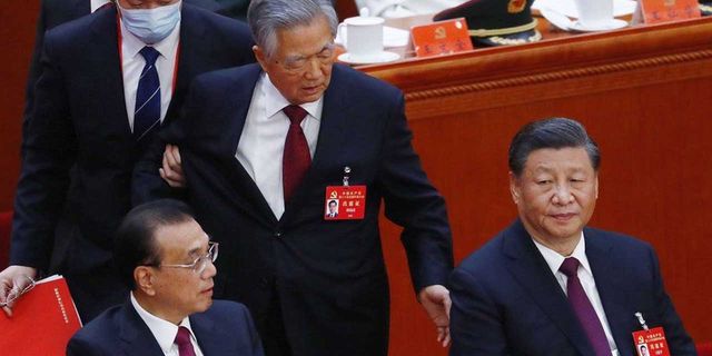 Çin eski devlet başkanı Hu Jintao, ÇKP kongresinden çıkarıldı