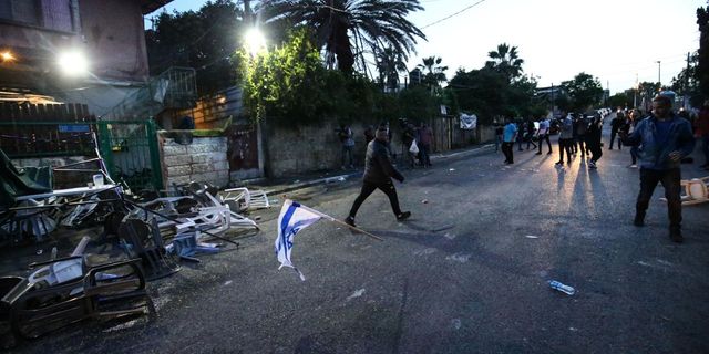 Fanatik Yahudi yerleşimciler Şeyh Cerrah Mahallesi'nde Filistinlilere saldırdı