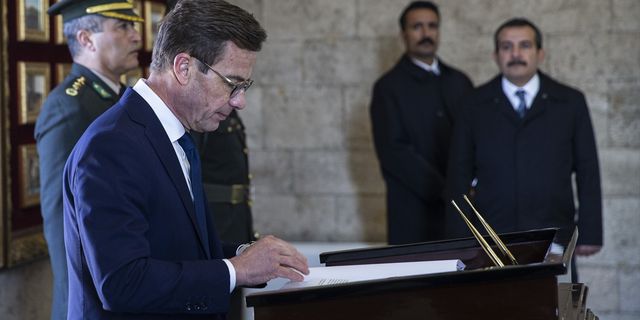 İsveç Başbakanı Kristersson, Anıtkabir'i ziyaret etti