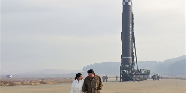  Kuzey Kore lideri, kıtalararası füze denemesinde ilk defa kızıyla görüntülendi