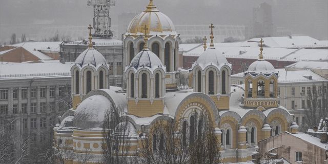 Ukrayna'ya yılın ilk karı yağdı