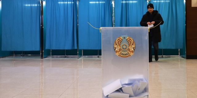 Kazakistan, erken cumhurbaşkanlığı seçimleri için sandık başında