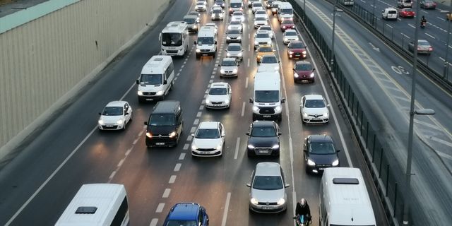  İstanbul'da ara tatilin ardından trafik yoğunluğu yaşanıyor