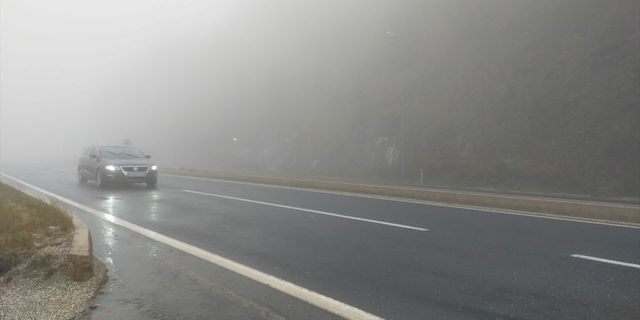 Bolu Dağı'nda sis görüş mesafesini düşürdü