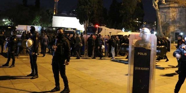 Esenyurt'ta HDP'nin düzenlediği izinsiz gösteriye polis müdahale etti
