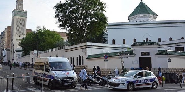 Fransa'da vali, "yasa dışı" diyerek 2 Kur'an kursunu kapattı
