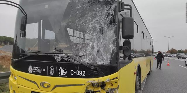 Ümraniye'de İETT otobüsü ile servis minibüsü çarpıştı: 7 yaralı