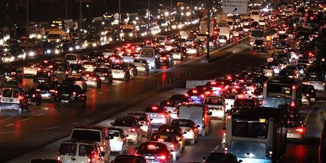 İstanbul'da trafik yoğunluğu yüzde 89'u geçti