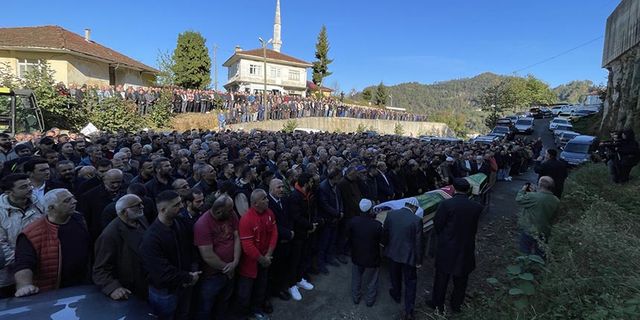 Kocaeli'ndeki trafik kazasında hayatını kaybeden 3 kişi Rize'de toprağa verildi