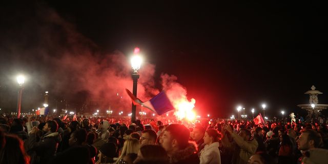 Fransa Milli Takımı'nı Paris'te yaklaşık 50 bin taraftar karşıladı