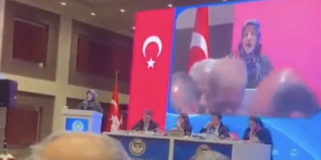 Türkiye Barolar Birliği toplantısında başörtüsü protestosu