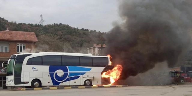Karabük'te seyir halindeki yolcu otobüsünde yangın çıktı