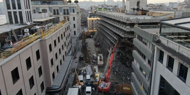 Karaköy'deki İstanbul'un ilk katlı otoparkının yıkımına başlandı