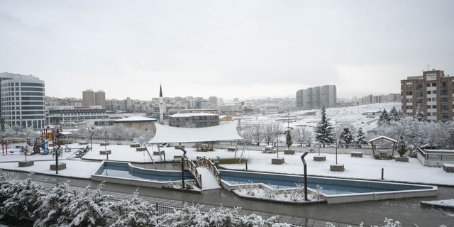 Başkentte kar yağışı gece saatlerinde etkisini artırdı