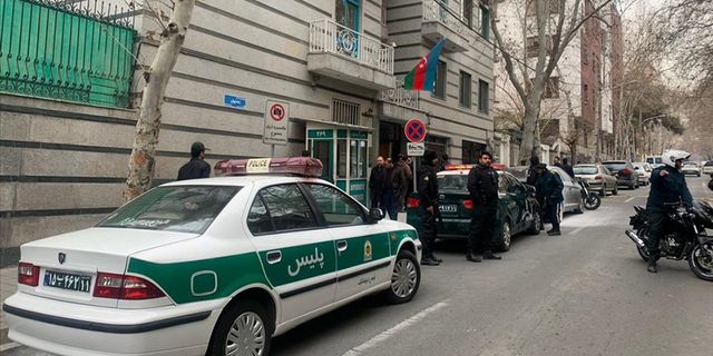 İran'daki Azerbaycan Büyükelçiliği'ne saldırı anı kameraya böyle yansıdı