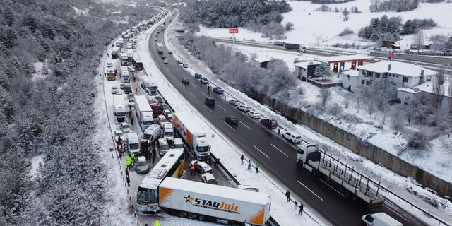 Bolu'da zincirleme kaza! İstanbul yönü trafiğe kapandı