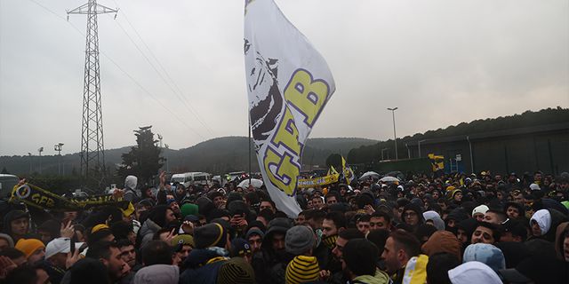 Fenerbahçeli taraftarlardan Riva çıkarması! TFF protesto edildi