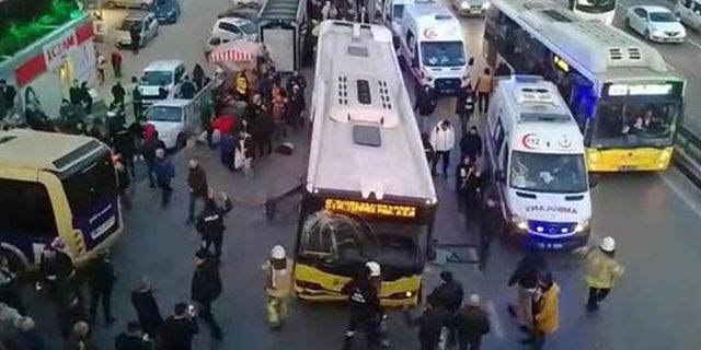 Bahçelievler'de İETT otobüsü durağa daldı