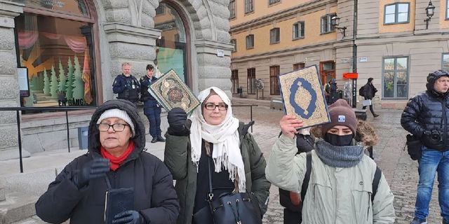 İsveç'te 'Kur'an-ı Kerim yakılmasına son verin' sloganlarıyla gösteri düzenlendi