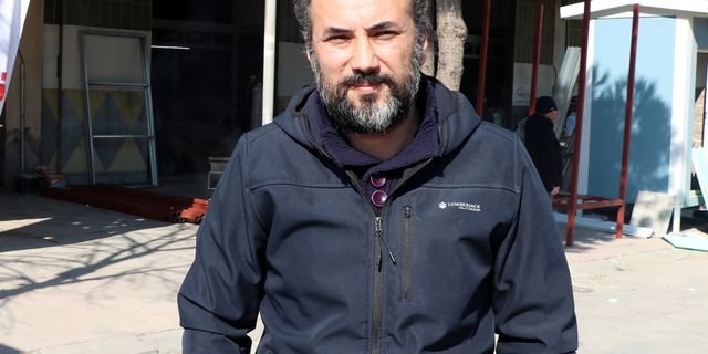Manisa'da sanayi esnafı, depremzedeler için portatif duş ve tuvalet üretiyor