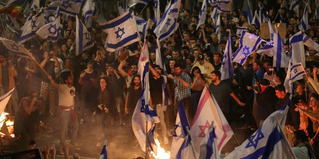 İsrail’deki “yargı reformu” krizi yüz binlerce İsrailliyi sokaklara döktü