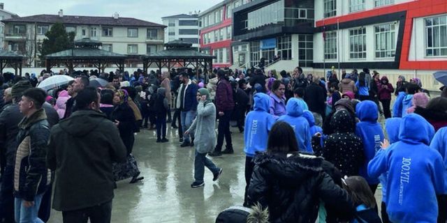 Bolu'da deprem nedeniyle okullar tatil edildi