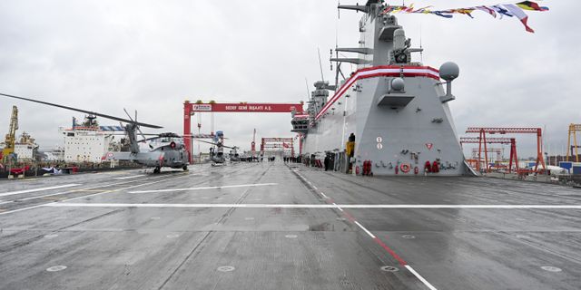 Dünyanın ilk SİHA gemisi TCG Anadolu hizmete girdi