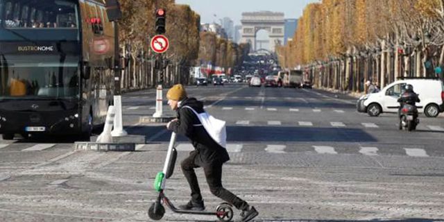 Paris'te elektrikli scooter yasaklandı