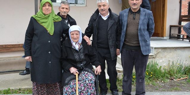 Türk demokrasi tarihinin şahidi sandıkta! 101 yaşındaki Fatma Kıran oy kullandı