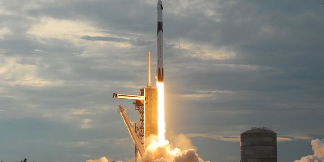 Suudi Arabistanlı astronotların da bulunduğu uzay mekiği AX-2 başarıyla fırlatıldı