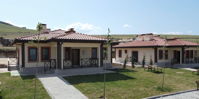 Bakan Kurum, Gaziantep'te depremzedeler için yapılan köy evlerinin görüntülerini paylaştı