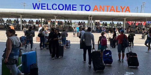 Antalya Havalimanı'nda rekor yolcu trafiği: Bir günde 207 bin yolcu ağırladı